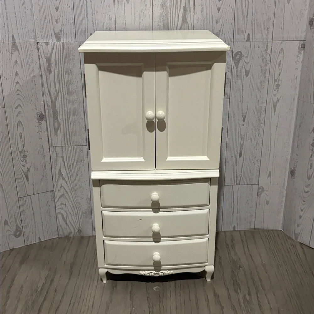 Pottery born Teen Wooden Jewelry Box Tower